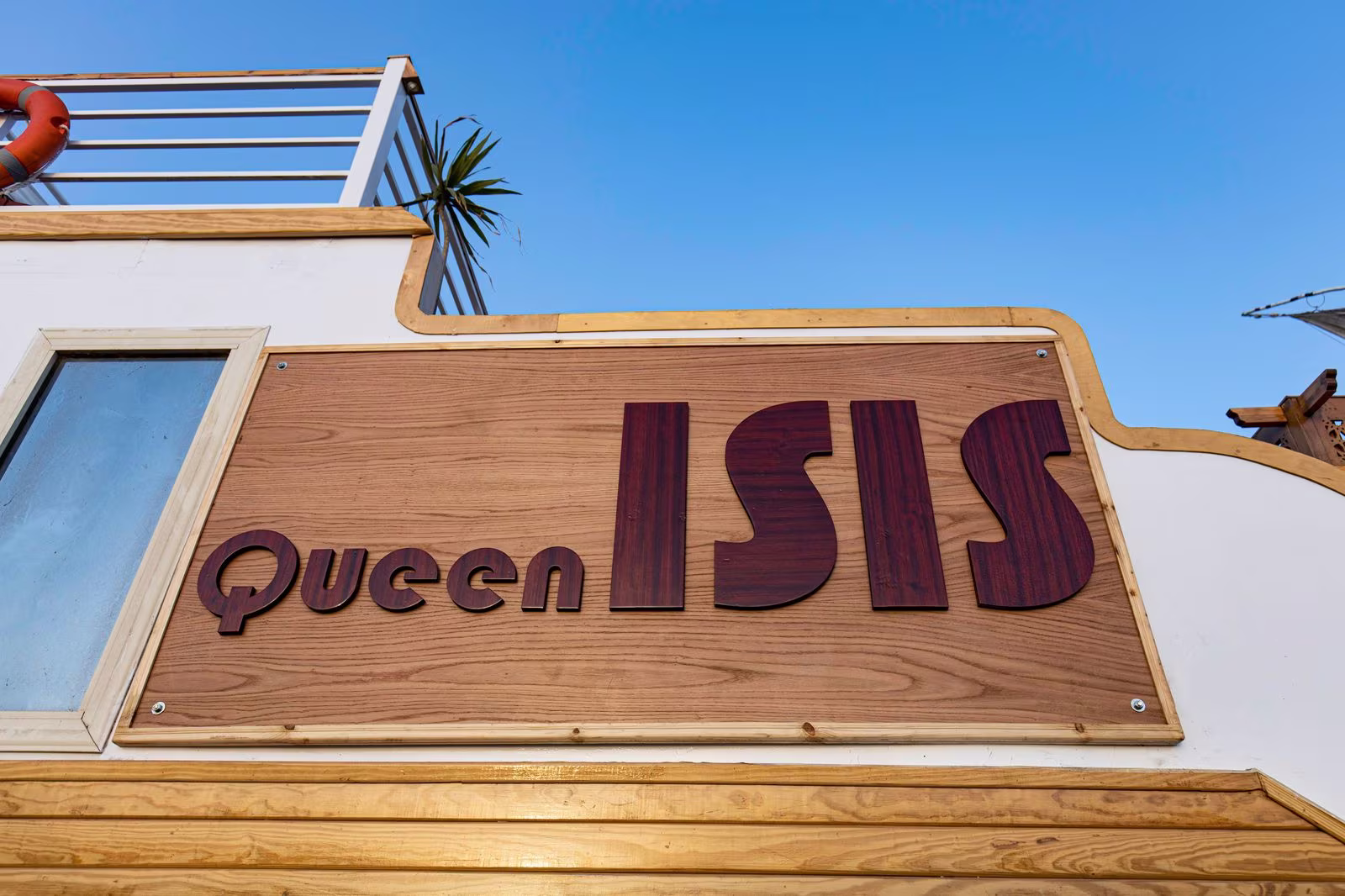 Queen Isis — photo 5